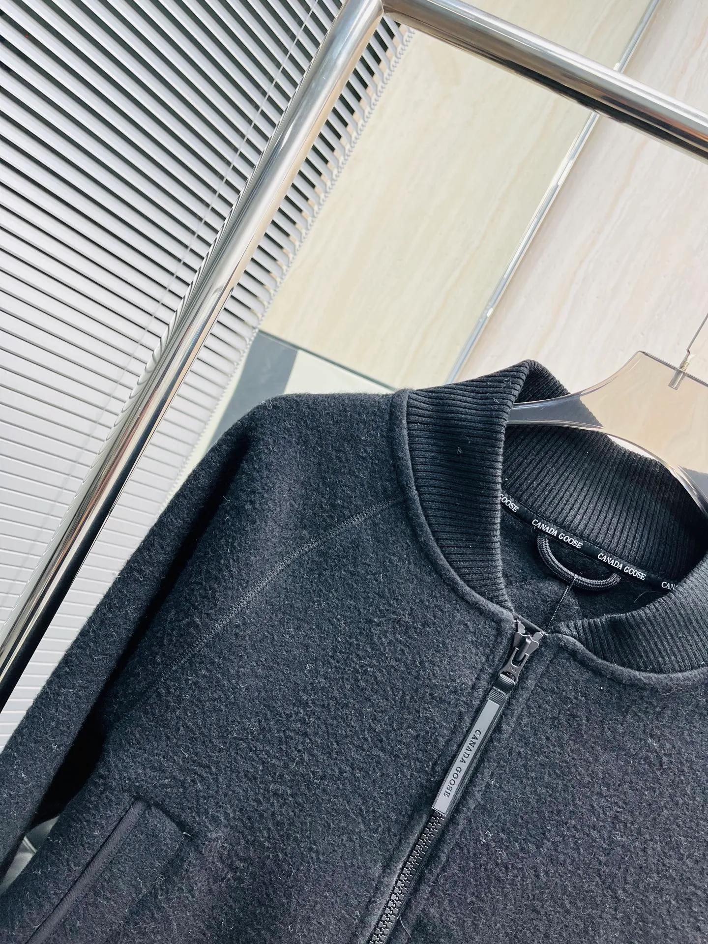 Black detail P590